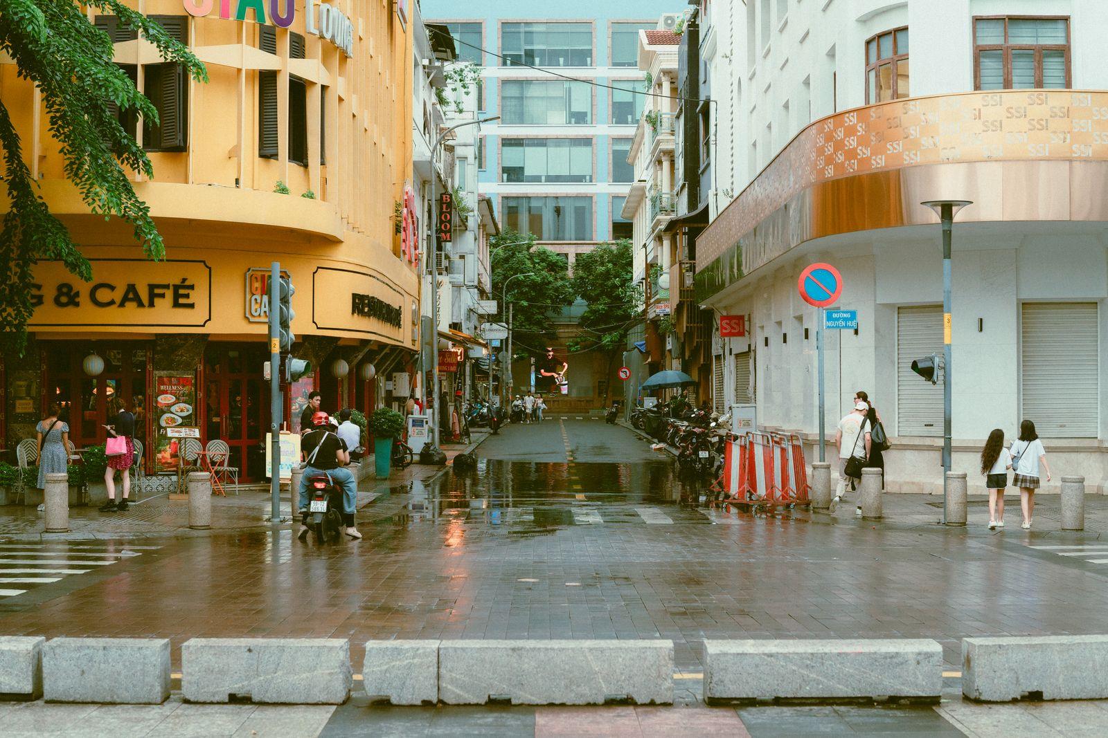 Góc phố Sài Gòn sau cơn mưa